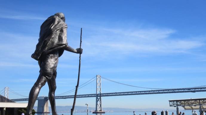 I saw this monument and thought, "What a coincidence!  That looks like someone who is walking the Camino!"
